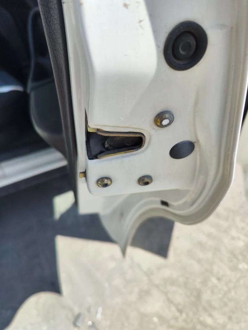 Foto de CERRADURA PUERTA TRASERA DERECHA SEAT IBIZA (6K1) 1.4 (60 CV / 44 KW)