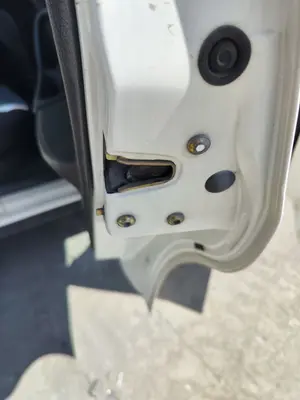 Foto de CERRADURA PUERTA TRASERA DERECHA SEAT IBIZA (6K1) 1.4  (60 CV / 44 KW)