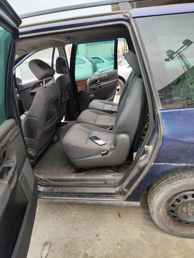 Foto de GOMAS CONTORNO PUERTA VOLKSWAGEN SHARAN (7M6/7M9) 1.9 TDI (116 CV / 85 KW)