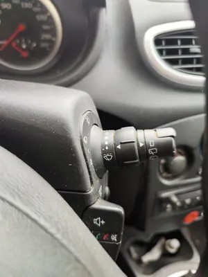 Foto de MANDO LIMPIA RENAULT CLIO III 1.5 dCi Diesel FAP (75 CV / 55 KW)