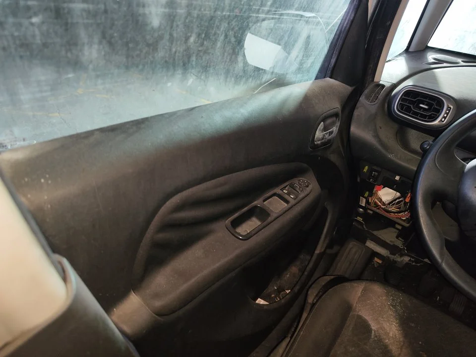 Foto de GUARNECIDO PUERTA DELANTERA IZQUIERDA CITROEN C3 PICASSO 1.6 HDi FAP (92 CV / 68 KW) referencia 9342VF