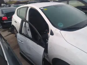 Foto de MANETA EXTERIOR TRASERA DERECHA RENAULT MEGANE III BERLINA 5P 1.6 16V CAT (101 CV / 74 KW) referencia 806B04979R