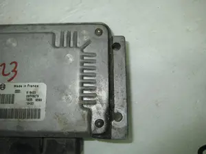 Foto de CENTRALITA MOTOR UCE CITROEN SAXO 1.5 Diesel (57 CV / 42 KW) referencia 9630059880 foto 2