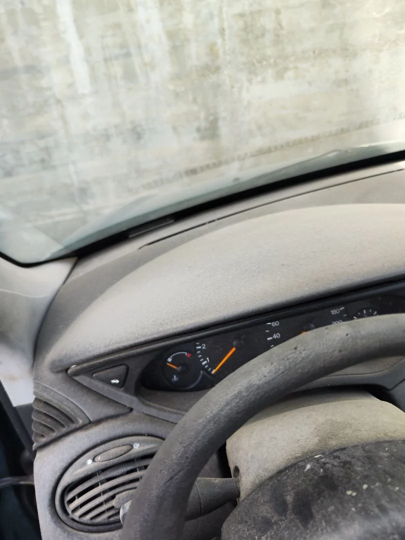 Foto de SALPICADERO FORD FOCUS BERLINA (CAK) 1.6 16V CAT (101 CV / 74 KW)
