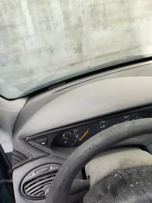 Foto de SALPICADERO FORD FOCUS BERLINA (CAK) 1.6 16V CAT (101 CV / 74 KW)