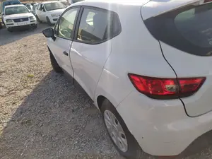 Foto de MANETA EXTERIOR TRASERA IZQUIERDA RENAULT CLIO IV 1.2 16V (73 CV / 54 KW) referencia 826067059R