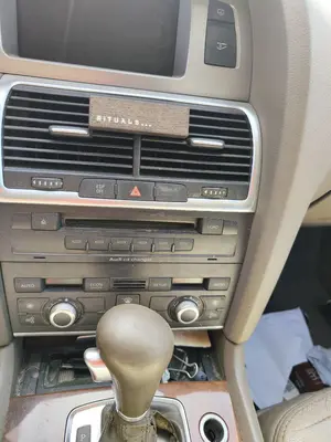 Foto de SISTEMA AUDIO / RADIO CD AUDI Q7 (4L) 3.0 V6 24V TDI (233 CV / 171 KW)