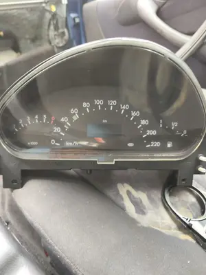 Foto de CUADRO INSTRUMENTOS MERCEDES-BENZ CLASE A (BM 168) 1.4 CAT (82 CV / 60 KW)