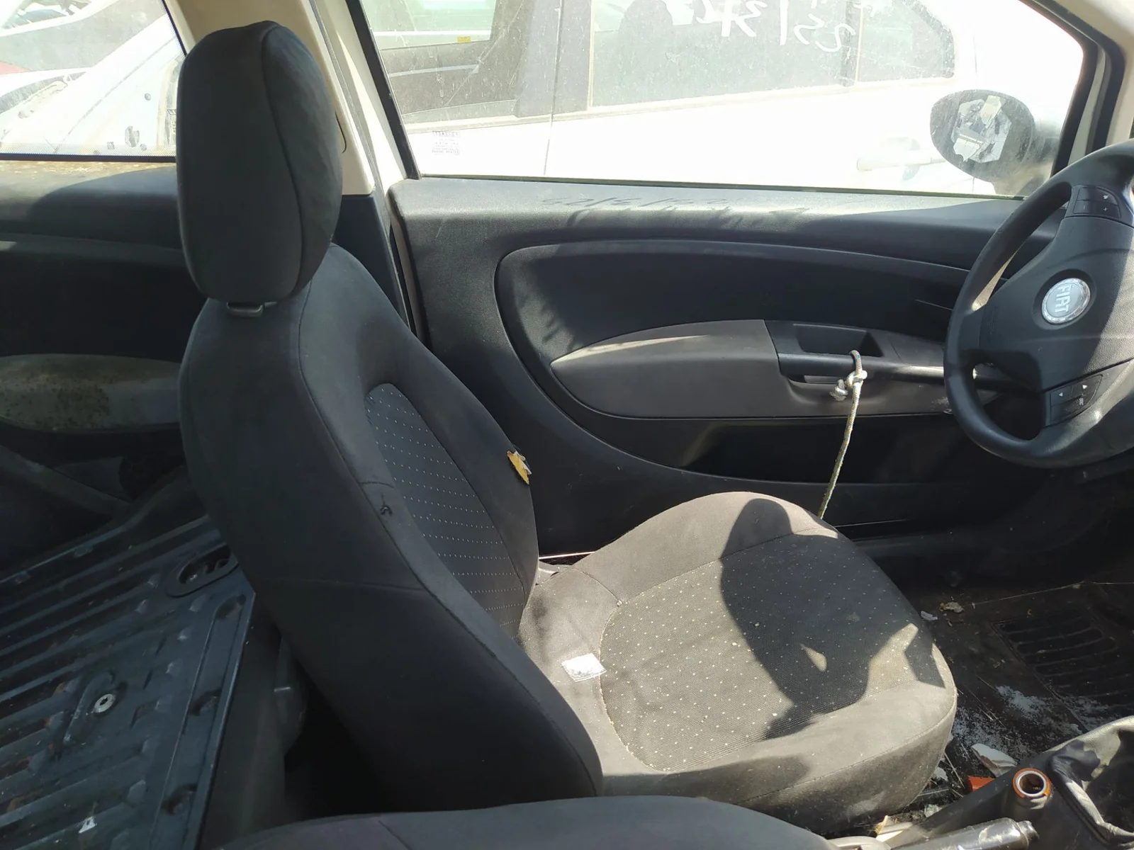 Foto de ASIENTO DELANTERO IZQUIERDO FIAT GRANDE PUNTO (199) 1.3 16V JTD CAT (75 CV / 55 KW)