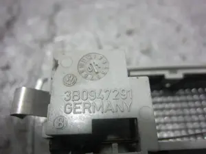 Foto de LUZ INTERIOR VOLKSWAGEN GOLF IV BERLINA (1J1)(10.1997) 1.6 16V (105 CV / 77 KW) referencia 3B0947291 foto 2