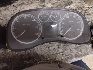 Foto de CUADRO INSTRUMENTOS PEUGEOT 307 BERLINA (S2) referencia P9646742480 foto 1