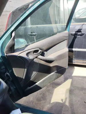 Foto de ELEVALUNAS DELANTERO DERECHO FORD FOCUS BERLINA (CAK) 1.6 16V CAT (101 CV / 74 KW)