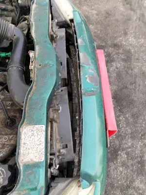 Foto de REFUERZO PARAGOLPES DELANTERO PEUGEOT 106 (S2) 1.1  (60 CV / 44 KW)