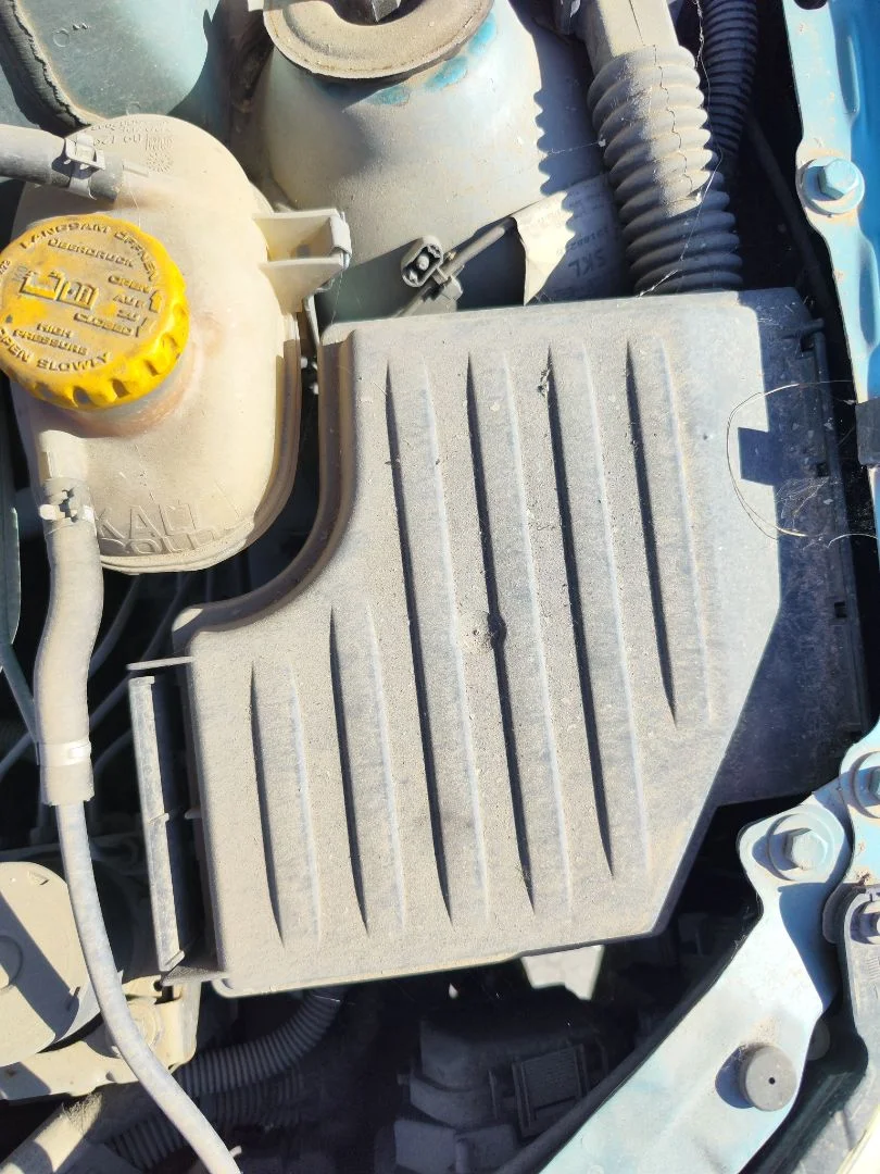 Foto de CAJA RELES / FUSIBLES OPEL CORSA C 1.2 16V CAT (Z 12 XEP / LB4) (80 CV / 59 KW)