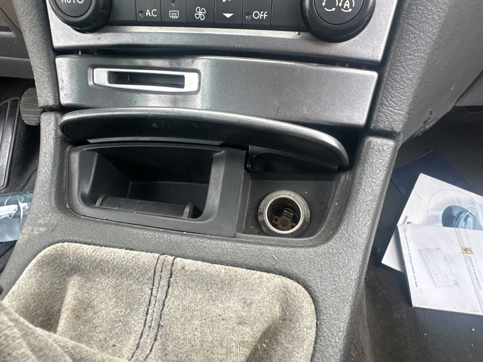 Foto de CENICERO RENAULT LAGUNA II (BG0) 2.0 (135 CV / 99 KW) referencia 7701059551