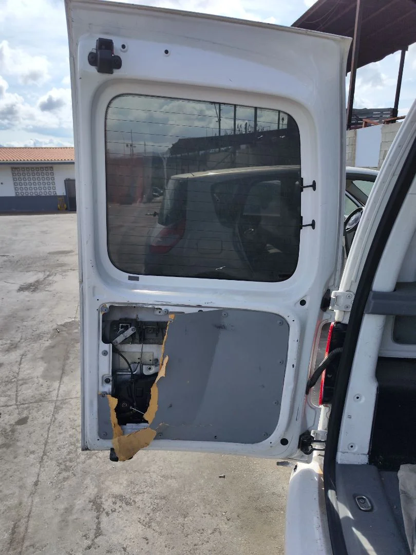 Foto de PORTON TRASERO DERECHO VOLKSWAGEN CADDY (2K)(02.2004) 1.9 TDI (BSU) (75 CV / 55 KW)