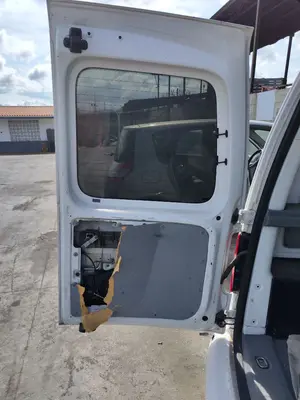 Foto de PORTON TRASERO DERECHO VOLKSWAGEN CADDY (2K)(02.2004) 1.9 TDI (BSU) (75 CV / 55 KW)