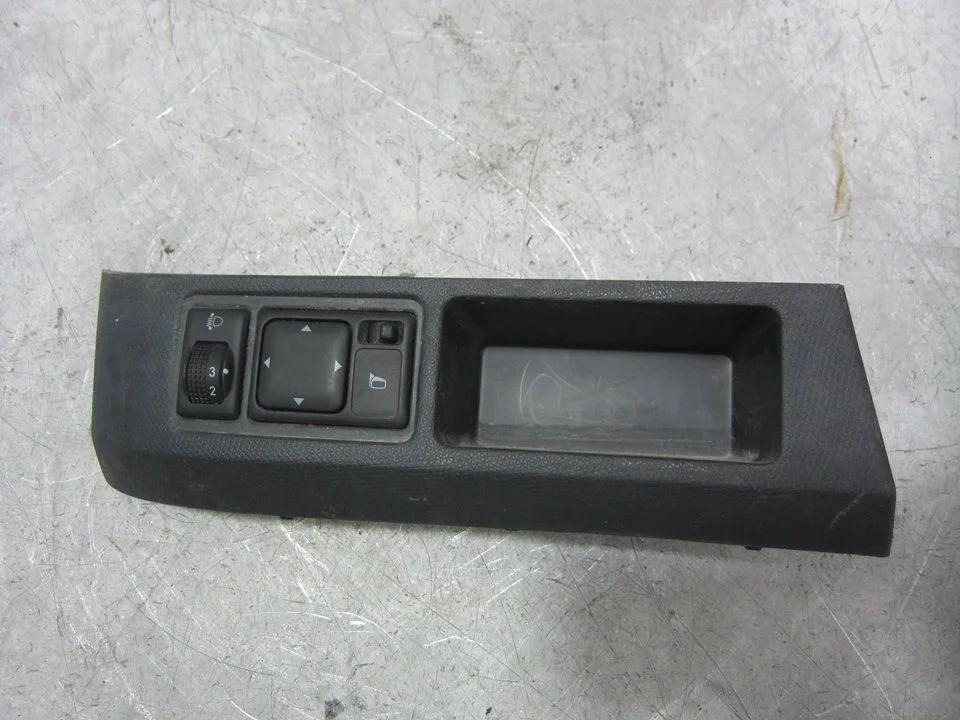 Foto de MANDO RETROVISOR NISSAN MICRA (K12E) 1.2 CAT (65 CV / 48 KW) referencia 68485