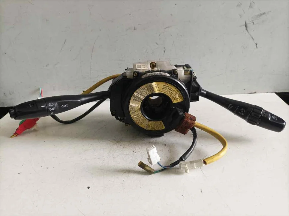 Foto de MANDO MULTIFUNCION MITSUBISHI GALANT FAMILIAR (EA0) 2.5 V6 24V CAT (163 CV / 120 KW) referencia H63275Y