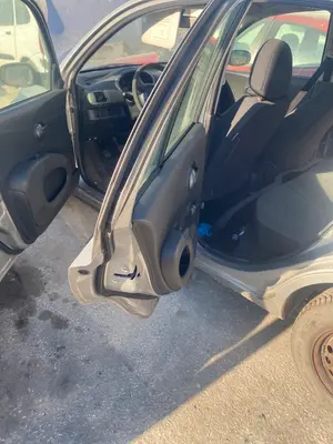 Foto de GOMAS CONTORNO PUERTA NISSAN MICRA (K12E) 1.2 CAT (65 CV / 48 KW)
