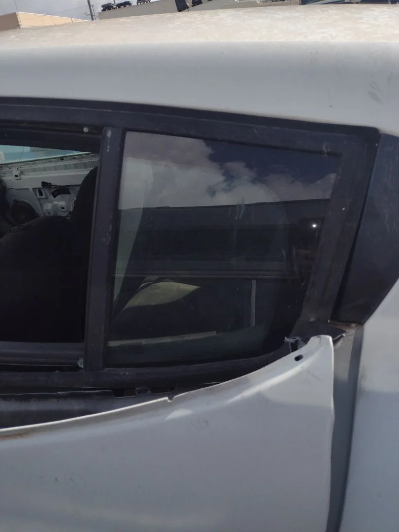 Foto de LUNA CUSTODIA TRASERA IZQUIERDA RENAULT MEGANE III BERLINA 5P 1.5 dCi Diesel CAT (86 CV / 63 KW)
