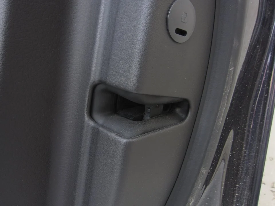 Foto de CERRADURA PUERTA DELANTERA DERECHA AUDI A6 BERLINA (4F2) 4.2 V8 40V (335 CV / 246 KW)