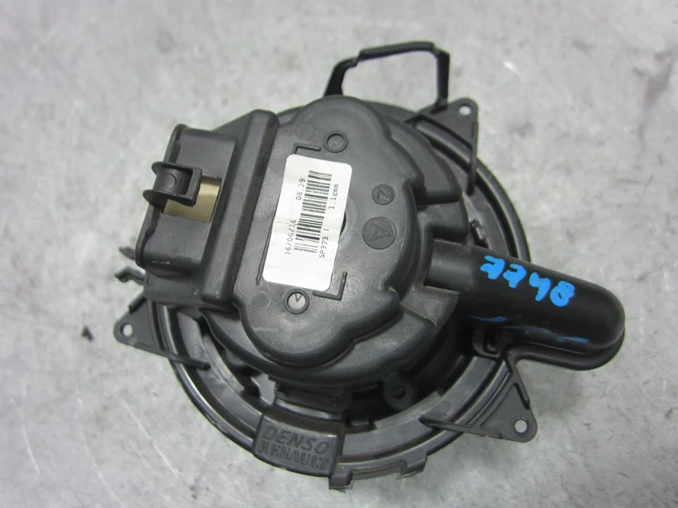 Foto de MOTOR CALEFACCION RENAULT CAPTUR I 1.5 dCi Diesel FAP Energy (90 CV / 66 KW) referencia 5R5833500
