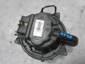 Foto de MOTOR CALEFACCION RENAULT CAPTUR I 1.5 dCi Diesel FAP Energy (90 CV / 66 KW) referencia 5R5833500 foto 1