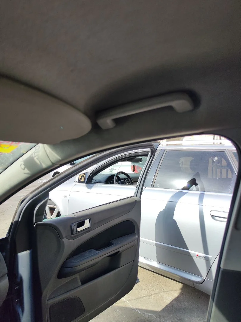 Foto de ASIDERO TECHO DELANTERO DERECHO FORD FOCUS BERLINA (CAP) 1.8 TDCi Turbodiesel CAT (116 CV / 85 KW)