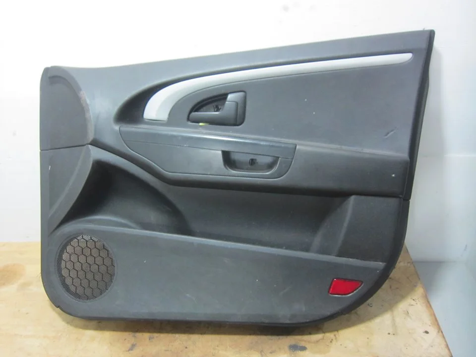 Foto de GUARNECIDO PUERTA DELANTERA DERECHA KIA CEED (ED) 1.6 CRDi CAT (90 CV / 66 KW) referencia 823201H000