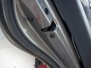 Foto de CERRADURA PUERTA TRASERA IZQUIERDA VOLKSWAGEN TOURAN (1T2) 1.9 TDI (105 CV / 77 KW) foto 2