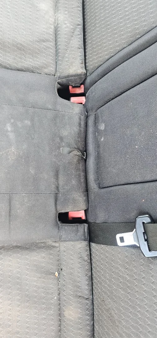 Foto de ENGANCHE CINTURON TRASERO CENTRAL FORD MONDEO BERLINA (GE) 2.0 16V DI TD CAT (116 CV / 85 KW)
