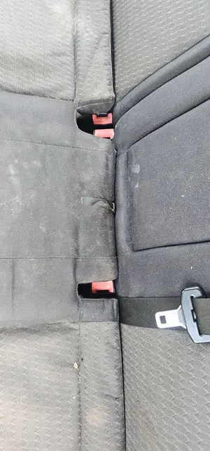 Foto de ENGANCHE CINTURON TRASERO CENTRAL FORD MONDEO BERLINA (GE) 2.0 16V DI TD CAT (116 CV / 85 KW)
