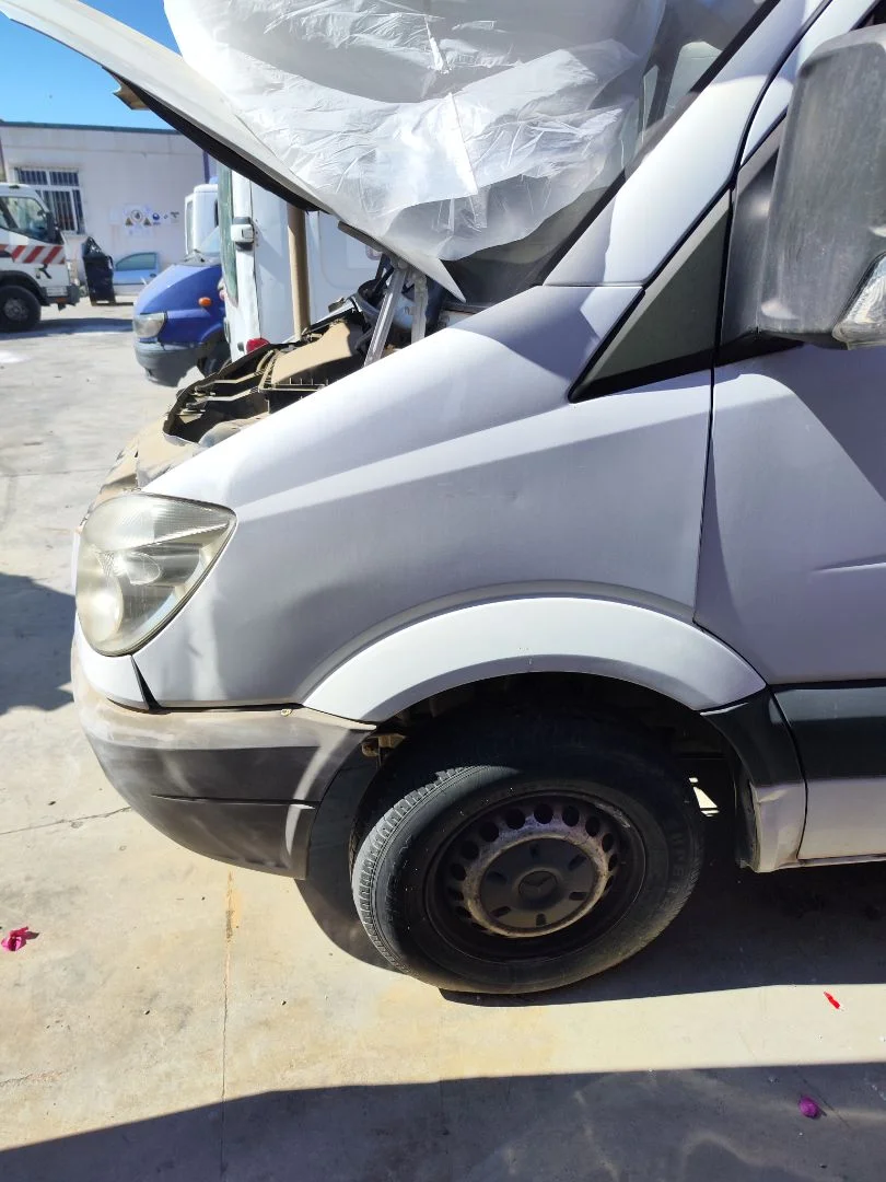 Foto de ALETA DELANTERA IZQUIERDA MERCEDES-BENZ SPRINTER II FURGÓN 2.1 CDI CAT (88 CV / 65 KW) referencia A9066377719