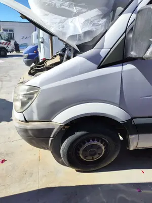 Foto de ALETA DELANTERA IZQUIERDA MERCEDES-BENZ SPRINTER II FURGÓN 2.1 CDI CAT (88 CV / 65 KW) referencia A9066377719