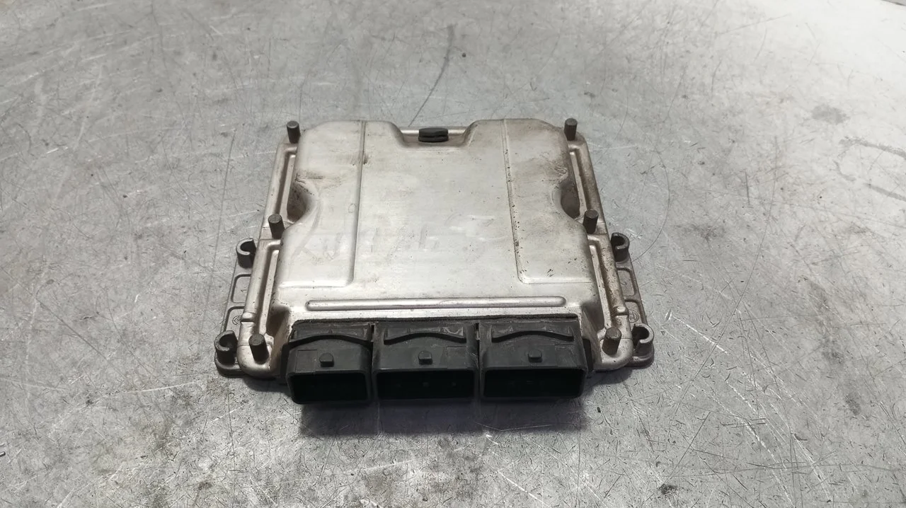 Foto de CENTRALITA MOTOR UCE RENAULT MEGANE I FASE 2 GRANDTOUR (KA...) 1.9 dCi Diesel CAT (102 CV / 75 KW) referencia 82000395569