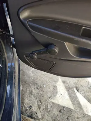 Foto de MANETA ELEVALUNAS TRASERA DERECHA FORD FIESTA (CNN) 1.5 TDCi CAT (75 CV / 55 KW)