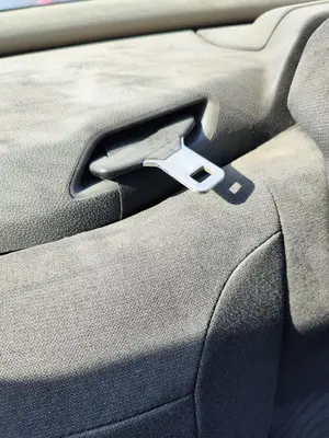 Foto de CINTURON SEGURIDAD TRASERO IZQUIERDO FORD FOCUS CABRIO (CA5) 2.0 TDCi CAT (136 CV / 100 KW)