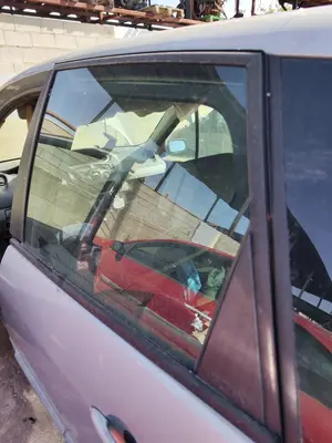 Foto de LUNA TRASERA IZQUIERDA RENAULT SCENIC II 1.5 dCi Diesel (101 CV / 74 KW)