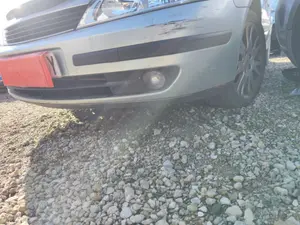 Foto de PARAGOLPES DELANTERO RENAULT LAGUNA II (BG0) 1.8 CAT (120 CV / 88 KW) foto 2