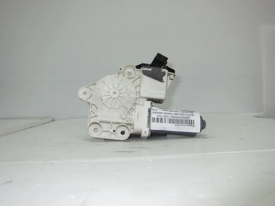 Foto de MOTOR ELEVALUNAS TRASERO IZQUIERDO OPEL VECTRA C BERLINA 1.9 16V CDTI CAT (Z 19 DTH / LRD) (150 CV / 110 KW) referencia 0536007702