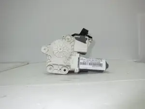 Foto de MOTOR ELEVALUNAS TRASERO IZQUIERDO OPEL VECTRA C BERLINA 1.9 16V CDTI CAT (Z 19 DTH / LRD) (150 CV / 110 KW) referencia 0536007702