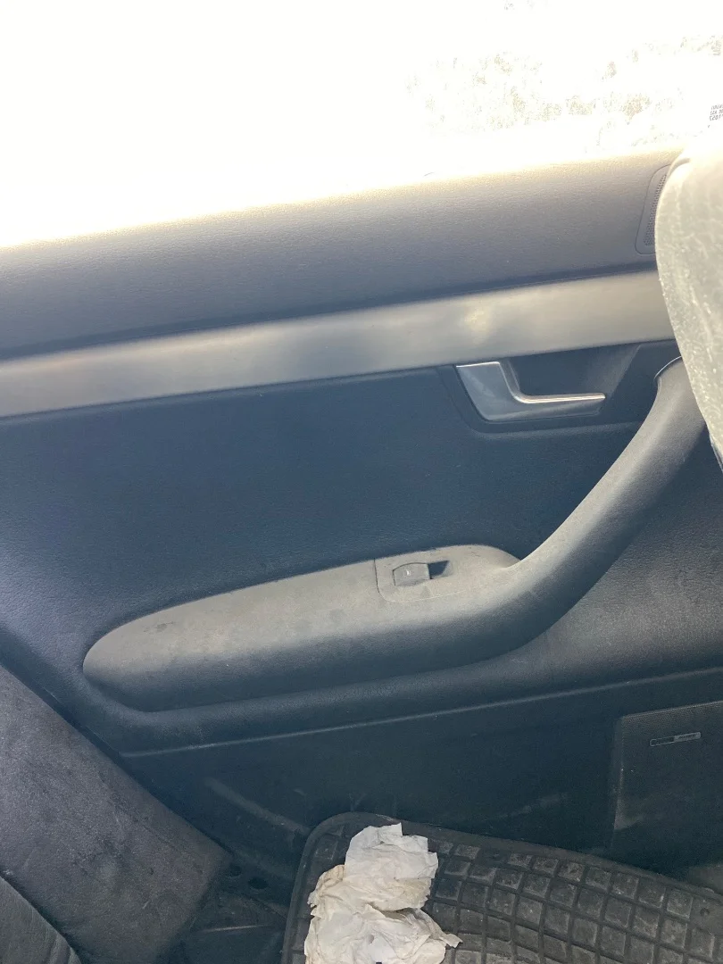 Foto de GUARNECIDO PUERTA TRASERA DERECHA AUDI A4 BERLINA (8E) 1.9 TDI (131 CV / 96 KW) referencia 8E0867304C FKZ