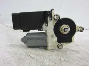 Foto de MOTOR ELEVALUNAS DELANTERO IZQUIERDO VOLKSWAGEN GOLF IV BERLINA (1J1)(10.1997) 1.6 (101 CV / 74 KW) referencia 1J1959801C foto 3