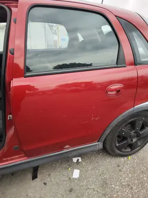 Foto de PUERTA TRASERA IZQUIERDA OPEL CORSA C 1.2 16V CAT (Z 12 XEP / LB4) (80 CV / 59 KW)