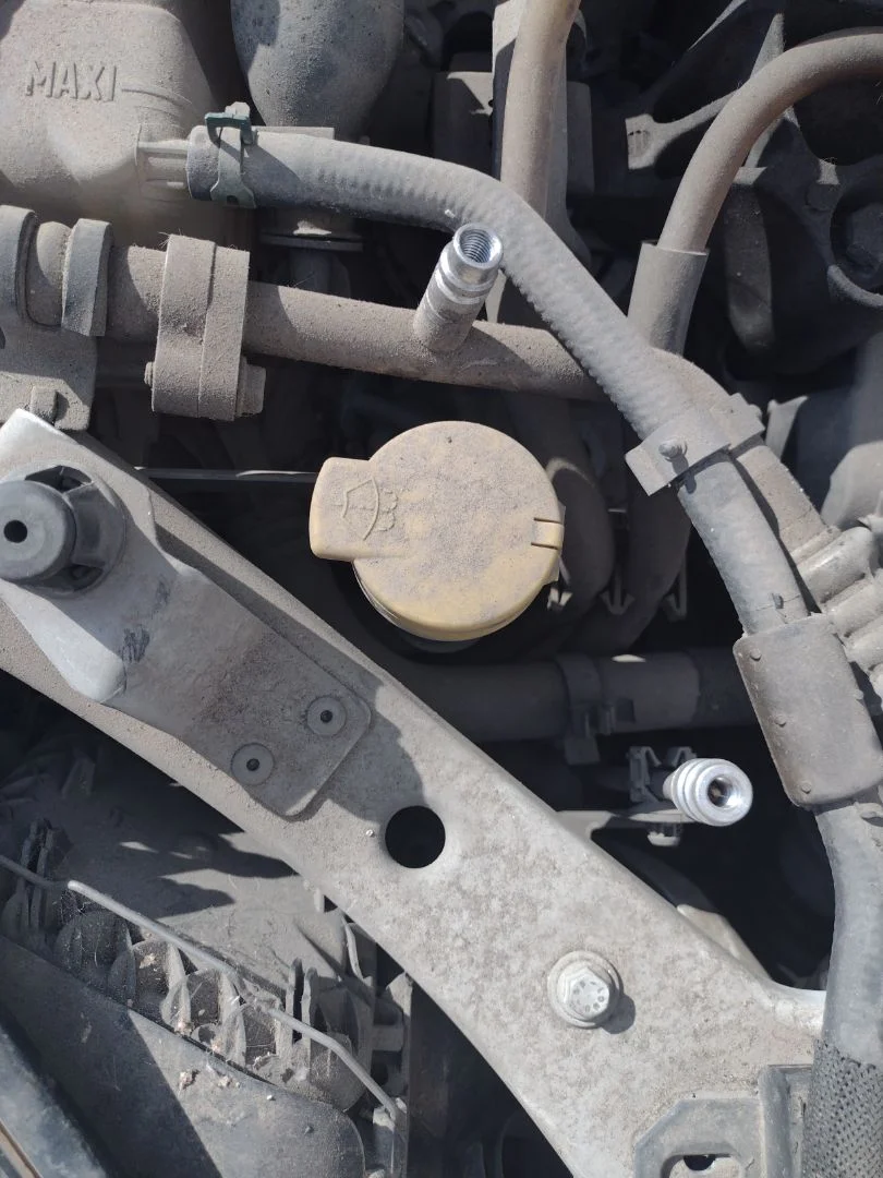 Foto de DEPOSITO LIMPIA RENAULT MEGANE III BERLINA 5P 1.5 dCi Diesel CAT (86 CV / 63 KW)