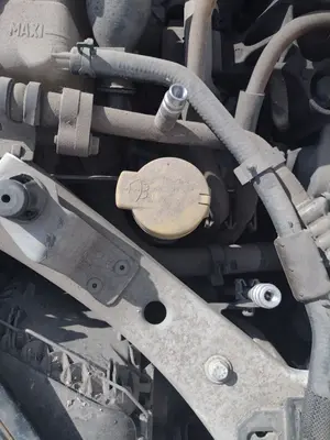 Foto de DEPOSITO LIMPIA RENAULT MEGANE III BERLINA 5P 1.5 dCi Diesel CAT (86 CV / 63 KW)