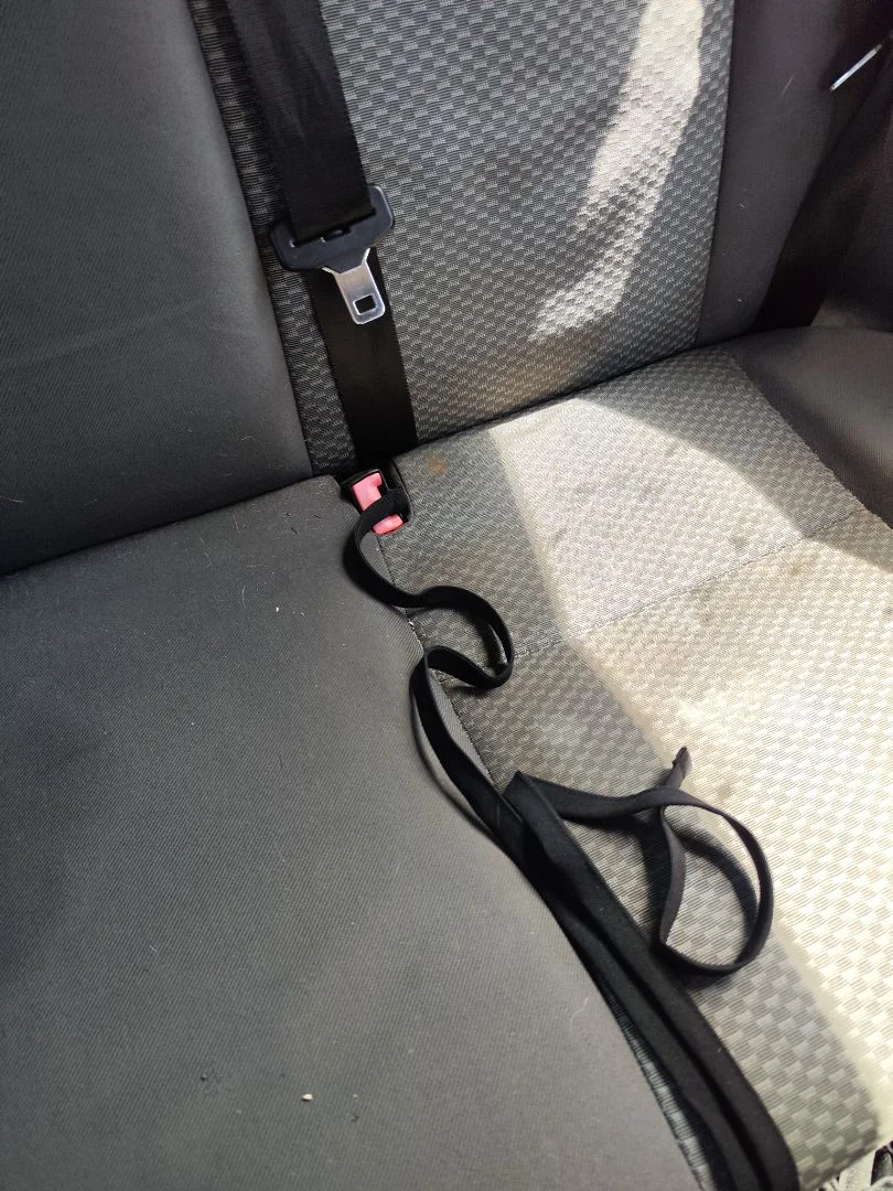 Foto de ENGANCHE CINTURON TRASERO IZQUIERDO FORD FOCUS BERLINA (CAP) 1.6 TDCi CAT (90 CV / 66 KW)