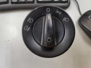Foto de MANDO LUCES VOLKSWAGEN PASSAT BERLINA (3B3) referencia 1C0941531A