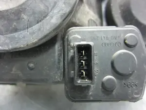 Foto de FARO IZQUIERDO VOLKSWAGEN PASSAT BERLINA (3B2) 1.9 TDI (116 CV / 85 KW) referencia 064411125L foto 3